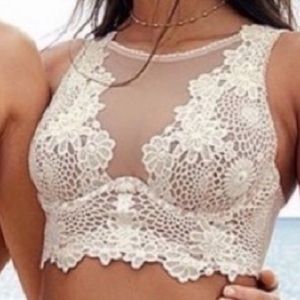 NWOT Sexy Boho Victoria’s Secret Dream Angels Lace With Floral Crotchet Bra 32D